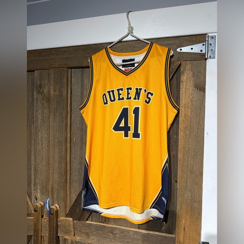 Queen's University Basketball Jersey, Large